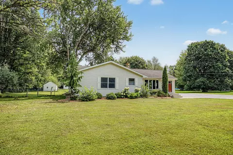 Exterior - 2511 Reynolds Rd, Jackson, MI 49201 photo 3 of 16