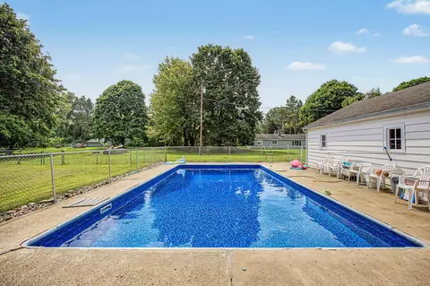 Exterior - 2511 Reynolds Rd, Jackson, MI 49201 photo 10 of 16