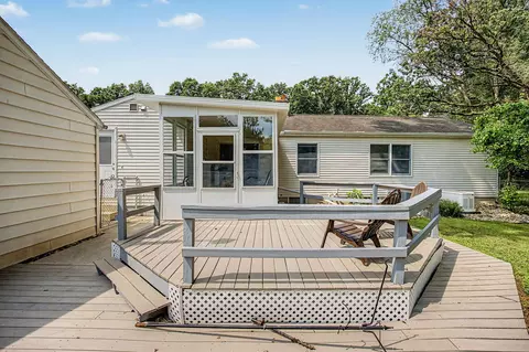 Exterior - 2511 Reynolds Rd, Jackson, MI 49201 photo 9 of 16