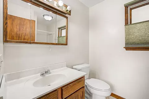 Bath - 2511 Reynolds Rd, Jackson, MI 49201 photo 1 of 4