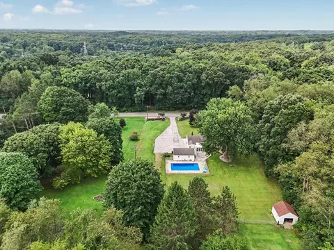 View/Area - 2511 Reynolds Rd, Jackson, MI 49201 photo 4 of 6