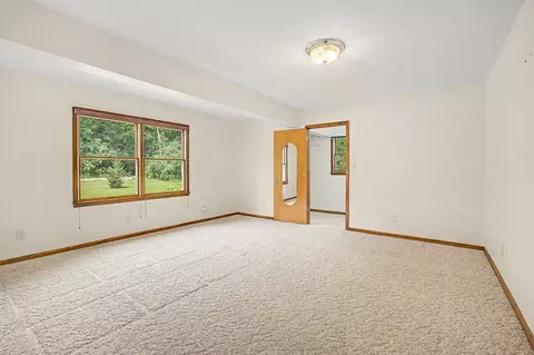 Bedroom - 2511 Reynolds Rd, Jackson, MI 49201 photo 5 of 8