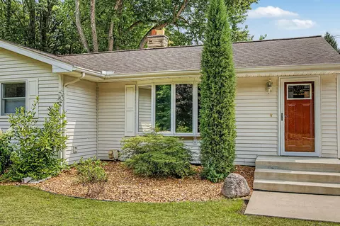 Exterior - 2511 Reynolds Rd, Jackson, MI 49201 photo 2 of 16