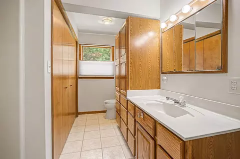 Bath - 2511 Reynolds Rd, Jackson, MI 49201 photo 3 of 4