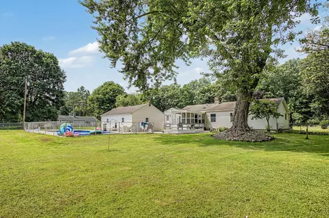 Exterior - 2511 Reynolds Rd, Jackson, MI 49201 photo 8 of 16