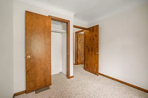 Bedroom - 2511 Reynolds Rd, Jackson, MI 49201 photo 2 of 8