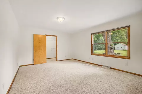 Bedroom - 2511 Reynolds Rd, Jackson, MI 49201 photo 3 of 8
