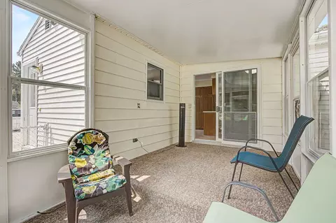 Exterior - 2511 Reynolds Rd, Jackson, MI 49201 photo 6 of 16