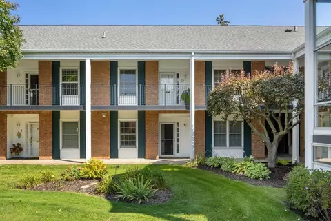 2311 Wealthy St SE #22, Grand Rapids, MI 49506