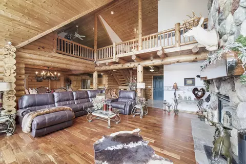 Living - 302 E Kott Rd, Manistee, MI 49660 photo 2 of 6