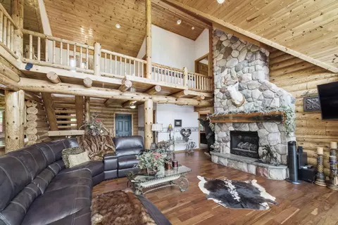 Living - 302 E Kott Rd, Manistee, MI 49660 photo 5 of 6