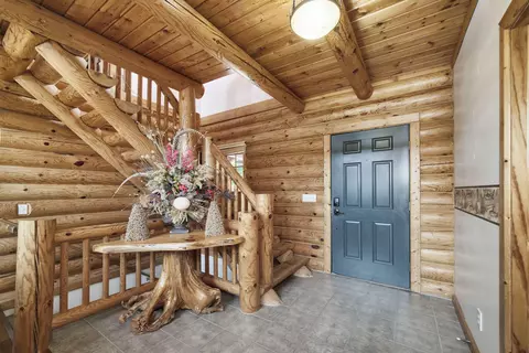 Entry Way - 302 E Kott Rd, Manistee, MI 49660 photo 1 of 7