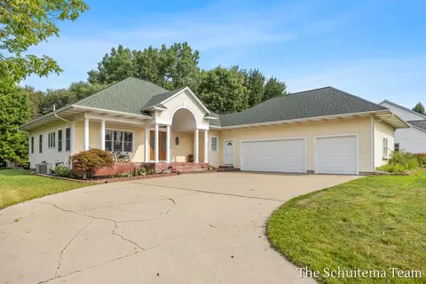 6219 Walton Heath Dr, Hudsonville, MI 49426