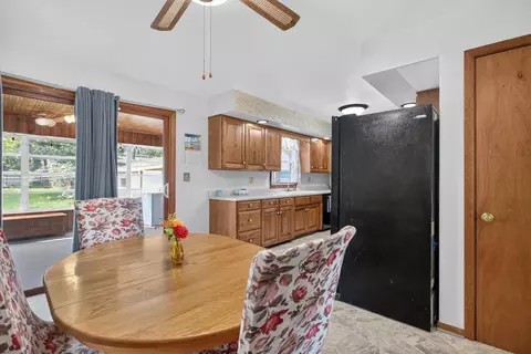 Dining - 3029 Key St, Jackson, MI 49202 photo 2 of 3