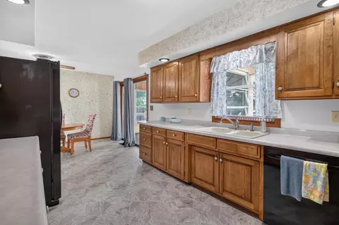 Kitchen - 3029 Key St, Jackson, MI 49202 photo 4 of 5