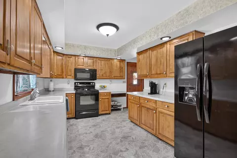 Kitchen - 3029 Key St, Jackson, MI 49202 photo 2 of 5