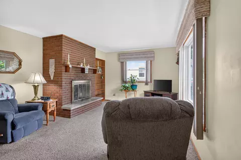 Living - 3029 Key St, Jackson, MI 49202 photo 1 of 3