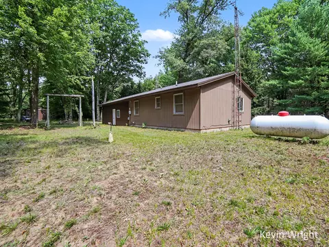 Exterior - 4415 E Arthur Rd, Hesperia, MI 49421 photo 4 of 11