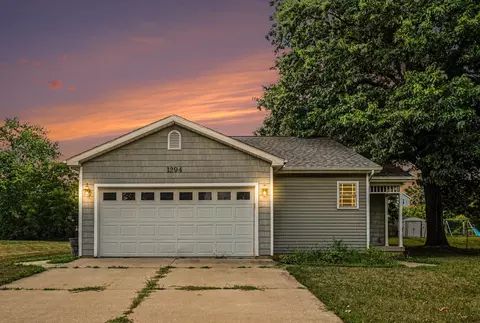 1294 Chalmers Dr, Battle Creek, MI 49015