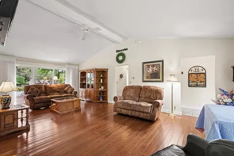 Living - 3138 Mccain Rd, Jackson, MI 49203 photo 2 of 3