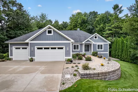 6335 Silverton Dr, Norton Shores, MI 49444