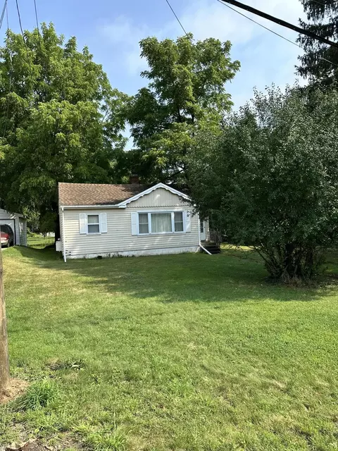 3302 Carlton Blvd, Jackson, MI 49203