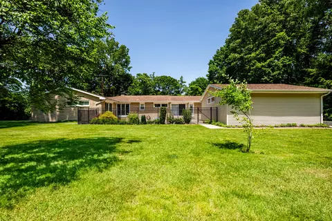1595 Alex Path, Stevensville, MI 49127