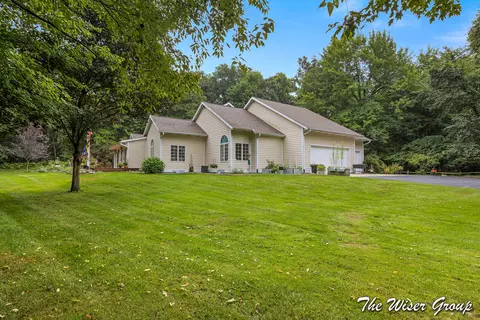 14761 Trillium Dr, Augusta, MI 49012