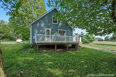 4748 Grove St, Coral, MI 49322