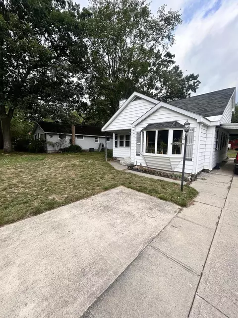 931 Baldwin St, Traverse City, MI 49686