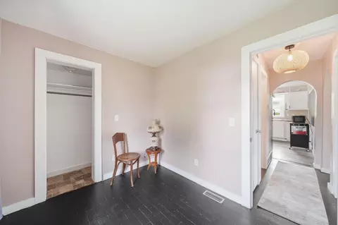 Entry Way - 1100 E North St, Jackson, MI 49202 photo 1 of 3