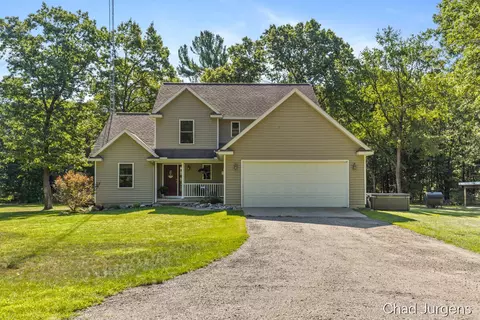 8938 S Big Pine Trail St, Newaygo, MI 49337