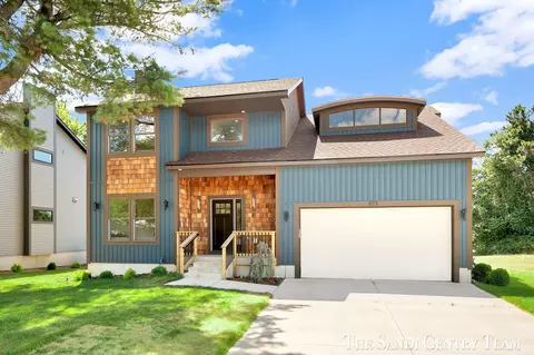 1032 Arlington Ave, Grand Haven, MI 49417