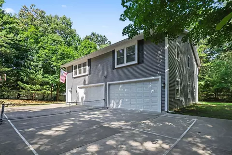 17477 Serenity Ct, Grand Haven, MI 49417