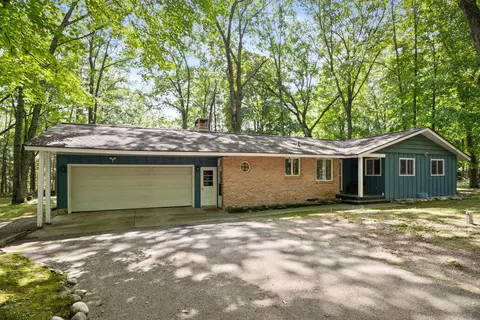 19291 Ottawa Ln, Big Rapids, MI 49307
