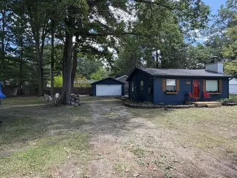 222 Cottage Dr, Prudenville, MI 48651