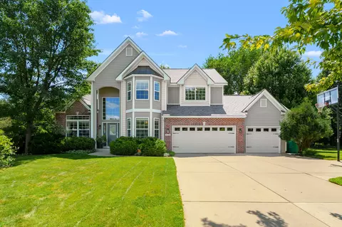 9731 Southern Oaks Ct, Portage, MI 49002