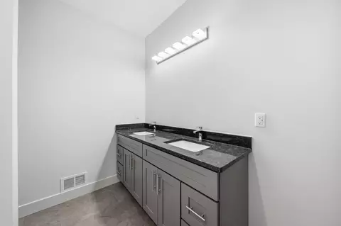Bath - 1823 N Sutton Rd, Jackson, MI 49202 photo 2 of 4
