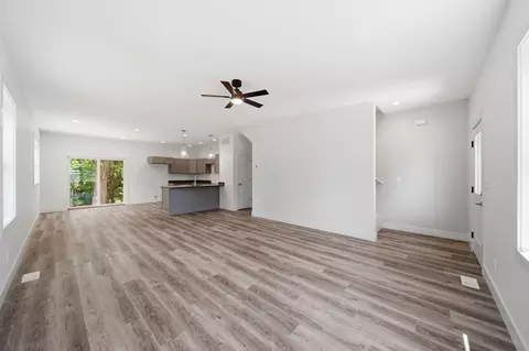 Living - 1823 N Sutton Rd, Jackson, MI 49202 photo 2 of 4