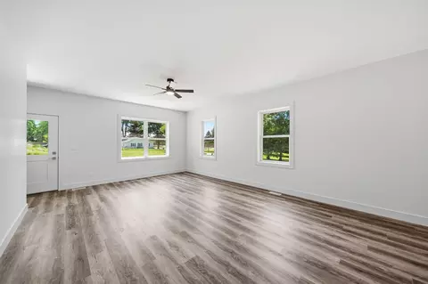 Living - 1823 N Sutton Rd, Jackson, MI 49202 photo 4 of 4