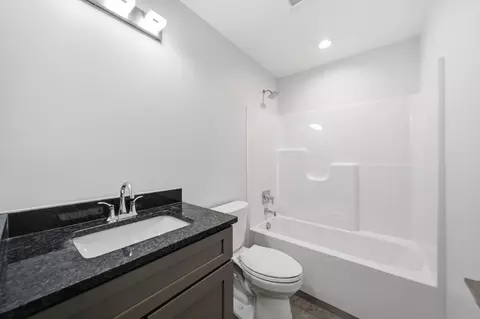Bath - 1823 N Sutton Rd, Jackson, MI 49202 photo 4 of 4