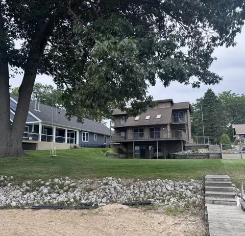 1655 Mulder Dr, Muskegon, MI 49445