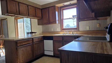 Kitchen - 4545 S Rolland Rd, Blanchard, MI 49310 photo 1 of 3
