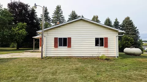 Exterior - 4545 S Rolland Rd, Blanchard, MI 49310 photo 4 of 9