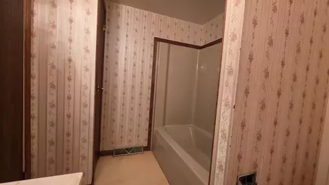 Bath - 4545 S Rolland Rd, Blanchard, MI 49310 photo 4 of 4