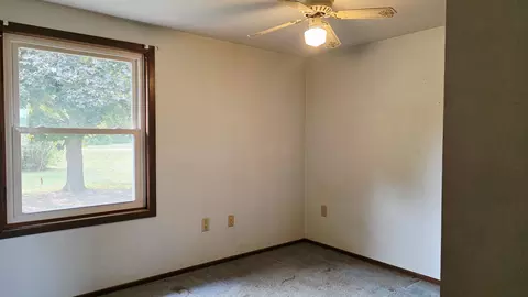 Bedroom - 4545 S Rolland Rd, Blanchard, MI 49310 photo 3 of 5