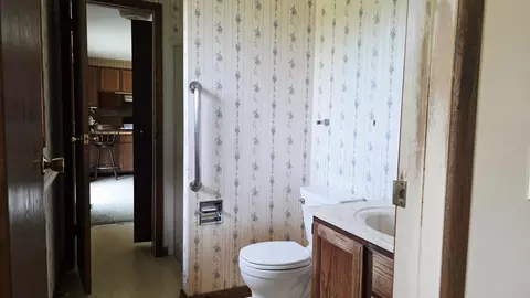 Bath - 4545 S Rolland Rd, Blanchard, MI 49310 photo 2 of 4