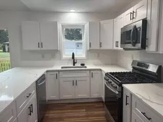 Kitchen - 1542 Samaritan Dr, Jackson, MI 49203 photo 2 of 3