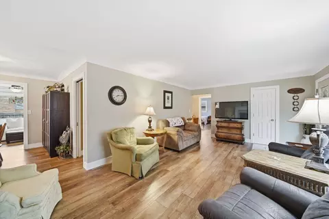 Living - 1730 Shoemaker Dr, Jackson, MI 49203 photo 4 of 4
