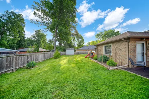 Exterior - 1730 Shoemaker Dr, Jackson, MI 49203 photo 8 of 10
